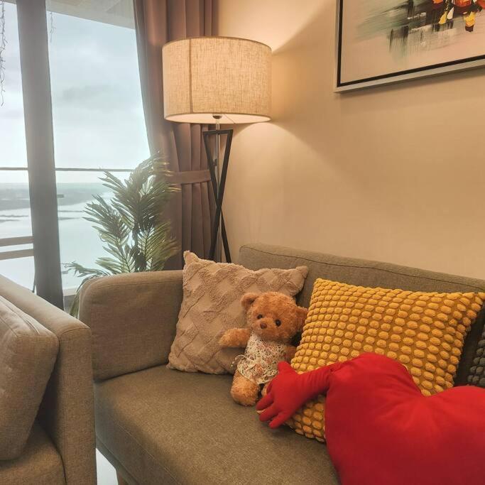 Bench/seaviews4-13pax/johorbahru 9b Amberside Apartment