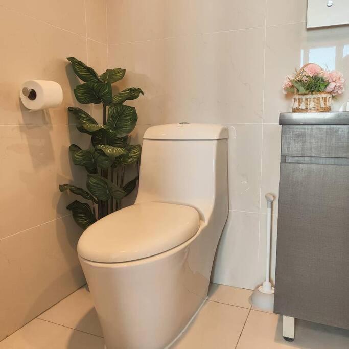 Bench/seaviews4-13pax/johorbahru 9b Amberside Apartment *