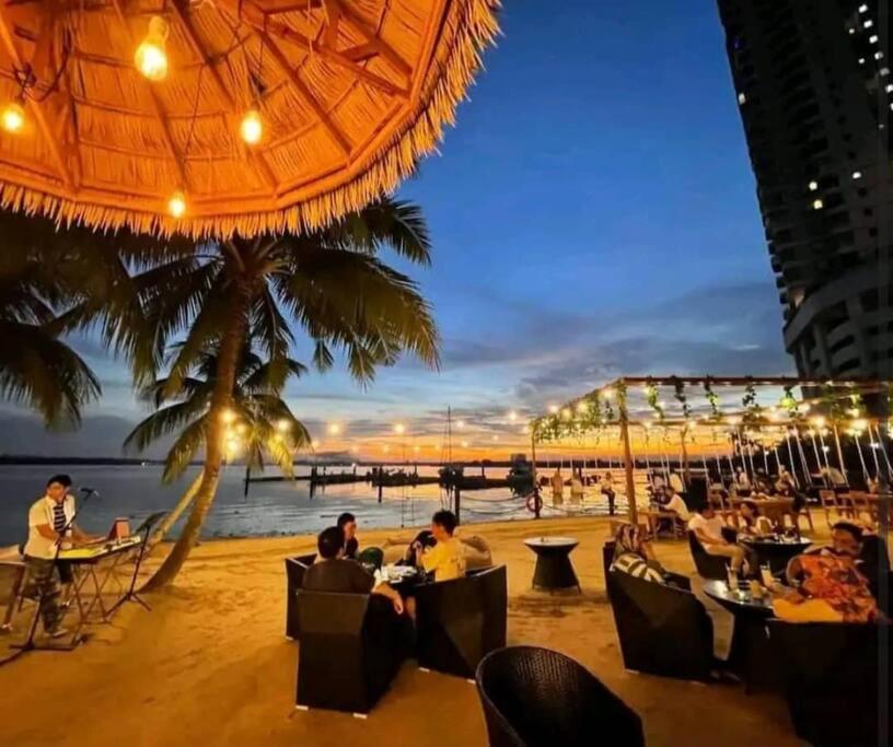 Apartment Bench/seaviews4-13pax/johorbahru 9b Amberside Johor Bahru