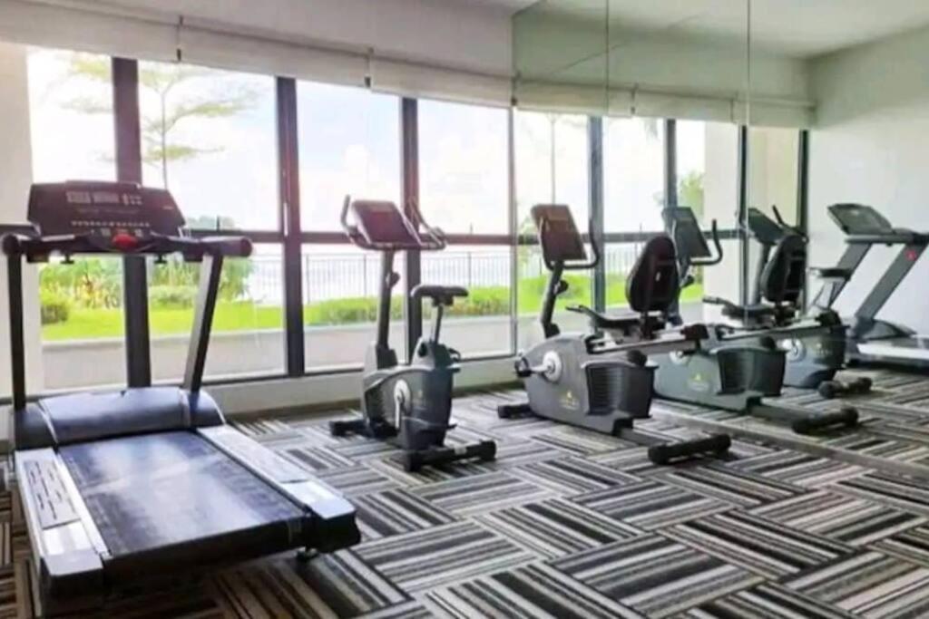 Bench/seaviews4-13pax/johorbahru 9b Amberside Apartment *