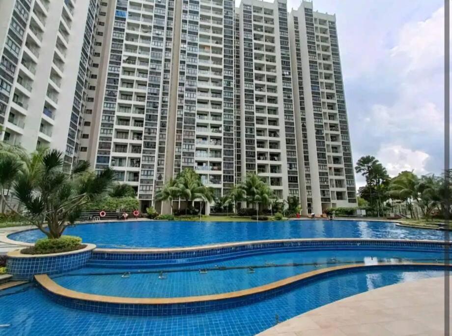 Apartment Bench/seaviews4-13pax/johorbahru 9b Amberside Johor Bahru