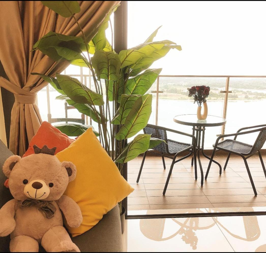 Bench/seaviews4-13pax/johorbahru 9b Amberside Apartment Johor Bahru